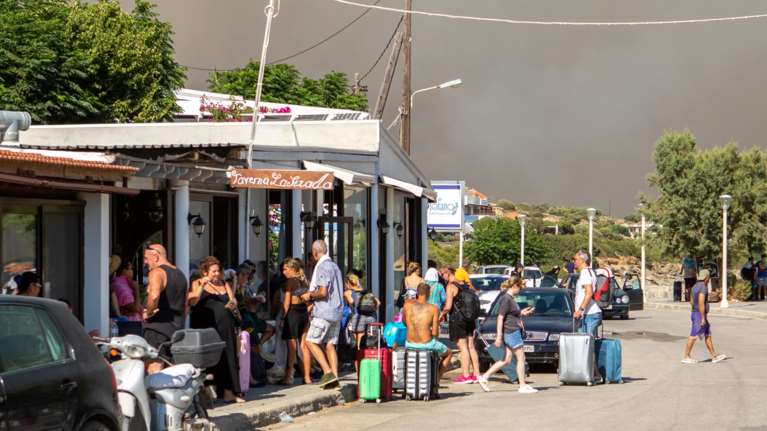 Ρόδος: Η μεγαλύτερη επιχείρηση εκκένωσης σε φωτιά που έγινε ποτέ στη χώρα - Φυγαδεύτηκαν 19.000 άτομα