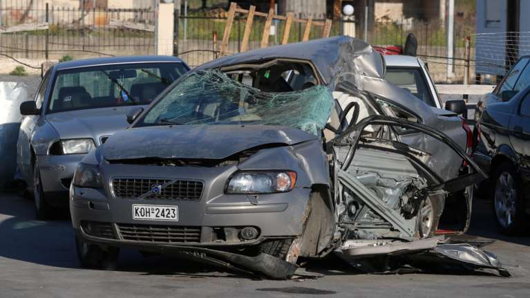 Θεσσαλονίκη: Χειροπέδες σε μεθυσμένο οδηγό - Συγκρούστηκε με άλλο αυτοκίνητο και εξαφανίστηκε