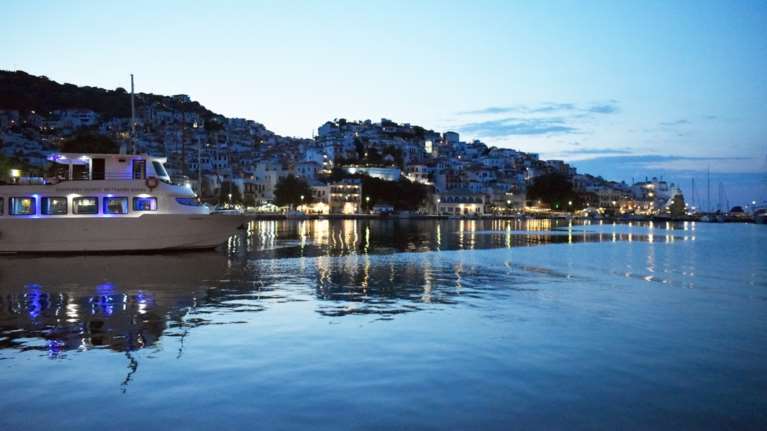 Αλόννησος: Βρετανοί τουρίστες θέλουν να επισκεφτούν το νησί και λόγω της Κάρολαϊν