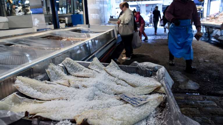 Συμφωνία για την τιμή του μπακαλιάρου της 25ης Μαρτίου - Θα πωλείται πιο φθηνά από πέρυσι