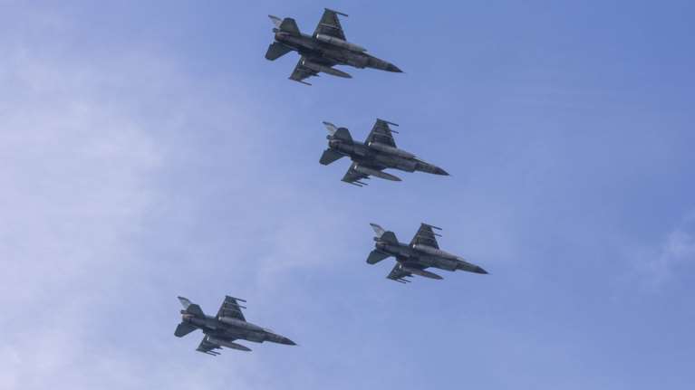 Μπαράζ τουρκικών προκλήσεων: F-16 πέταξαν πάνω από Οινούσσες και Παναγιά