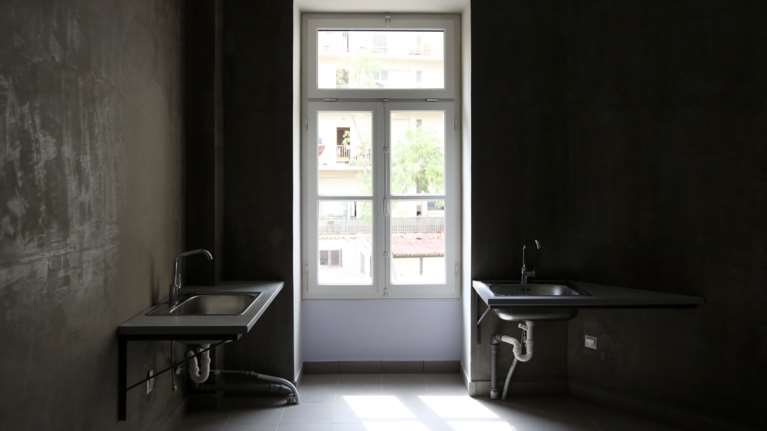 Απόπειρα βιασμού 14χρονης στην Κόρινθο- Της είχαν στήσει ενέδρα στις τουαλέτες, προφυλακίστηκαν οι δύο ανήλικοι