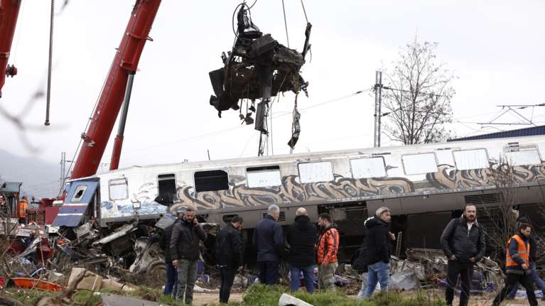 Τέμπη: Ειδικό κλιμάκιο της Πυροσβεστικής στο Κουλούρι για να ερευνήσει, δύο χρόνια μετά, την εμπορική αμαξοστοιχία