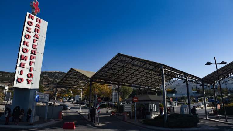 Δημοσιογράφος καταγγέλλει το νοσοκομείο &quot;Παπαγεωργίου&quot;: Χτύπησαν και έδεσαν τον πατέρα μου στο κρεβάτι