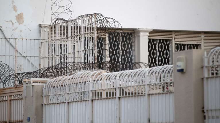 Συμπλοκή με μαχαιρώματα στις φυλακές της Λάρισας - Δύο οι τραυματίες