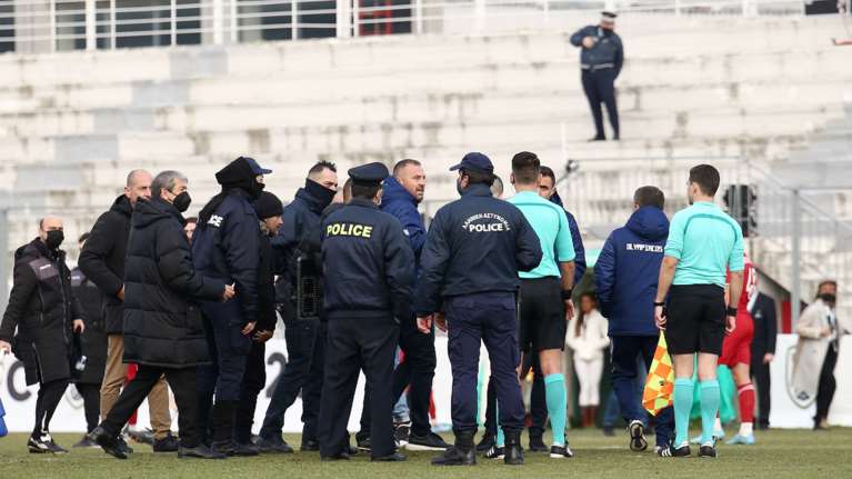 &quot;Θα καταλήξετε σαν τον Άλκη&quot;: Εισαγγελική έρευνα για τις απειλές στον αγώνα ΠΑΟΚ Β&#39; - Ολυμπιακός Β&#39; [Βίντεο]
