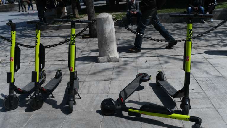 Συγκοινωνιολόγος για ηλεκτρικά πατίνια: Θα έχουμε και άλλα θύματα, αν δεν ελέγξουμε το θέμα της ταχύτητας