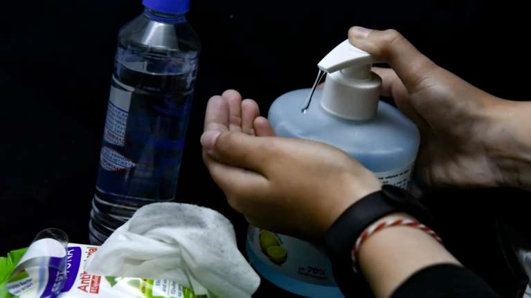 ΕΟΦ: Προσοχή με σκευάσματα που δήθεν προστατεύουν από τον κορονοϊό