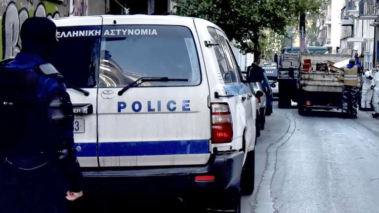 Γυναίκα αστυνομικός τραυματίστηκε σοβαρά σε επιχείρηση της Δίωξης Ναρκωτικών στη Βάρη