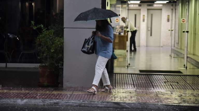 Αρναούτογλου: Η σκόνη φεύγει, οι βροχές έρχονται - Τι καιρό θα κάνει Μεγάλη Εβδομάδα και Κυριακή του Πάσχα