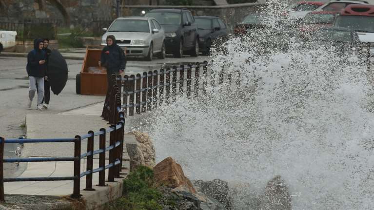 Προειδοποίηση Αρναούτογλου για Καθαρά Δευτέρα: Θυελλώδεις άνεμοι ακόμη και πάνω από εννέα μποφόρ