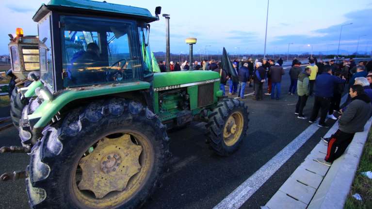 Θεσσαλονίκη: Αποκλεισμός της Εγνατίας οδού από αγρότες σε Χαλκιδική και Ημαθία