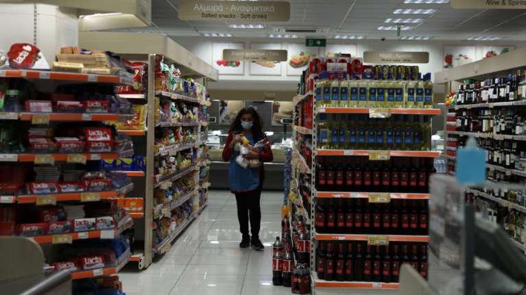Καλάθι του νοικοκυριού: Πρεμιέρα την Τετάρτη με αυστηρούς ελέγχους - Γεωργιάδης: Θαύματα κάνει μόνο ο Χριστός