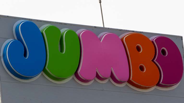 Jumbo: Καταγγελίες για εργασιακή γαλέρα και ασυδοσία - Χαμός στο Twitter για τον "Mr. 7ήμερο-12ωρο"