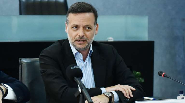 Ο Χάρης Δούκας μας συστήνει τον μπαμπά του: Η ομοιότητα των δύο ανδρών και οι ευχές για τη γιορτή του πατέρα [εικόνες]