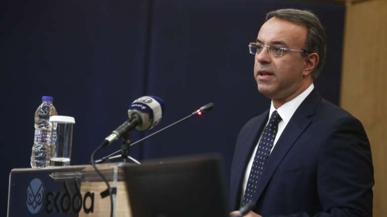 Σταϊκούρας: Εξετάζεται μείωση φόρων και το φθινόπωρο - Ποιοι δικαιούνται το επίδομα των 534 ευρώ