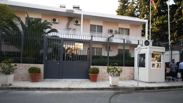 Επίθεση με μολότοφ στην πρεσβεία του Ιράν στο Ψυχικό - Εξερράγη στον εξωτερικό τοίχο η βόμβα