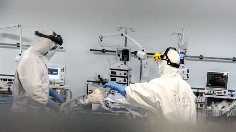 Κορονοϊός: 174 οι νεκροί - Κατέληξε 78χρονος στο "Αττικόν"