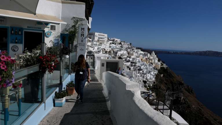 Σαντορίνη: Έρευνα των &quot;Αδιάφθορων&quot; σε σπίτι πρώην διοικητή αστυνομικού τμήματος για διαφθορά και χρηματισμό