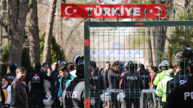 Βίντεο: Πώς στήθηκε η τουρκική προπαγάνδα στα σύνορα - Τι είδαν οι Ευρωπαίοι