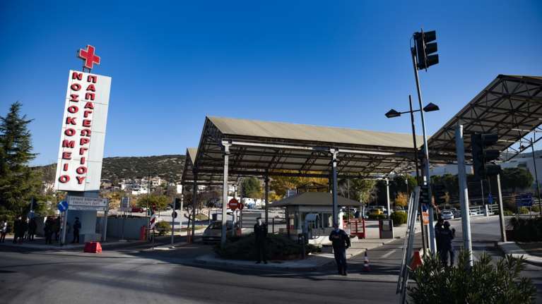 Τέμπη: Αγωνία για τον 22χρονο εγκαυματία - Χειρουργήθηκε και νοσηλεύεται διασωληνωμένος στη ΜΕΘ