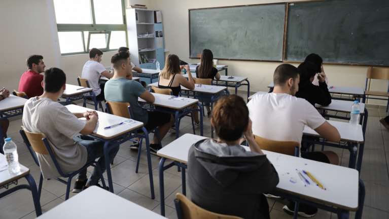 Πανελλήνιες 2023: Θέματα και απαντήσεις σε Ιστορία, Φυσική, Οικονομία - &quot;Διαβαθμισμένης δυσκολίας, κάλυπταν μεγάλο μέρος της ύλης&quot;