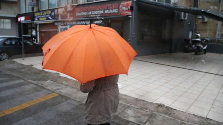 Καιρός: Συννεφιά με τοπικές βροχές και σποραδικές καταιγίδες σήμερα