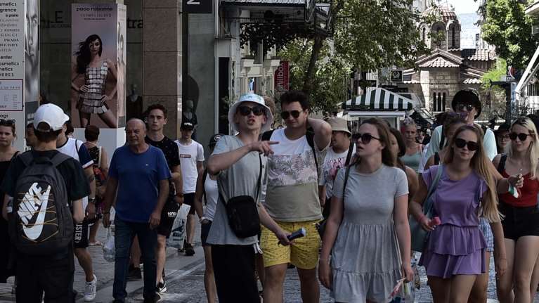 Έναρξη τουρισμού: Οι πρώτες αφίξεις στα νησιά - Από 1η Ιουνίου η εφαρμογή του &quot;πράσινου&quot; πιστοποιητικού εμβολιασμού