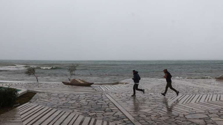 Επιδείνωση του καιρού με βροχές από αύριο Τετάρτη - Πού θα σημειωθούν ισχυρές καταιγίδες