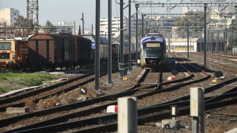 Τρόμος για υπαλλήλους του προαστιακού στους Άγιους Θεόδωρους: 45χρονος τους απείλησε με μαχαίρι