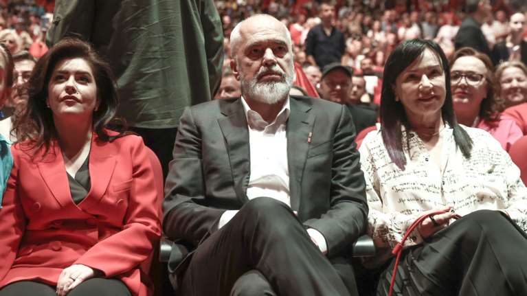 Εκτός προγράμματος συνάντηση του Ράμα με Κοσοβάρους στην Αθήνα - Δίπλα στο Κλειστό του Γαλατσίου