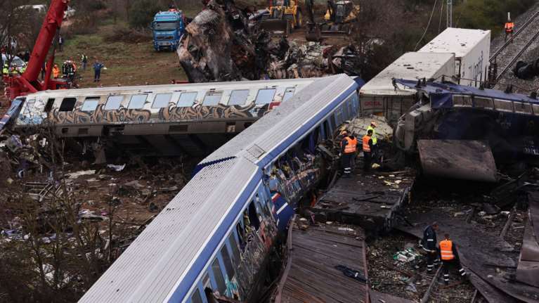 Δημοσκόπηση Prorata: Μειώθηκε στις 2,5 μονάδες η διαφορά  ΝΔ-ΣΥΡΙΖΑ μετά τα Τέμπη - Δυσαρέσκεια για τα ΜΜΕ