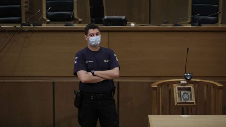 Λάρισα: Συγγενείς 12χρονου επιτέθηκαν στους κατηγορούμενους για τον θάνατό του από το τρένο