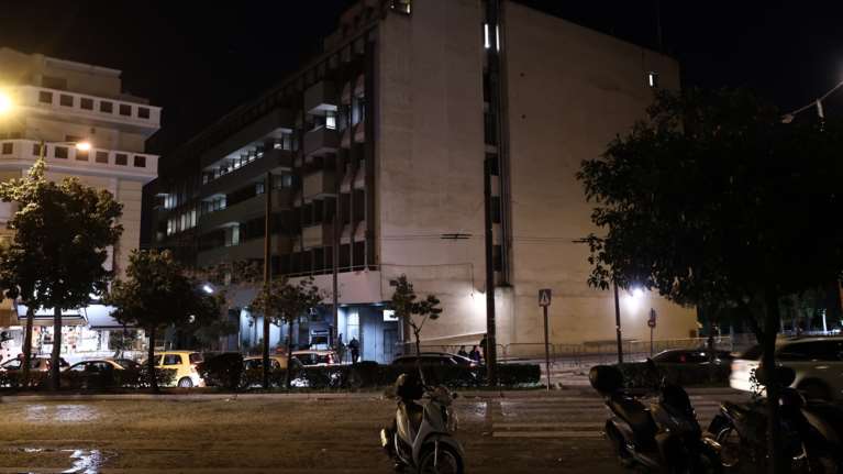 &quot;Καθόλου τυχαίος, ούτε ο τόπος ούτε ο χρόνος&quot;- Οπαδικό βλέπουν στην ΕΛΑΣ πίσω από τη βόμβα στα ΜΑΤ