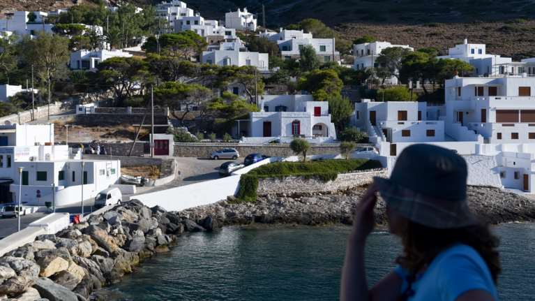 Ποιο νησί των Κυκλάδων πρωταγωνιστεί στις προτιμήσεις των ταξιδιωτών από Γερμανία και Αυστρία