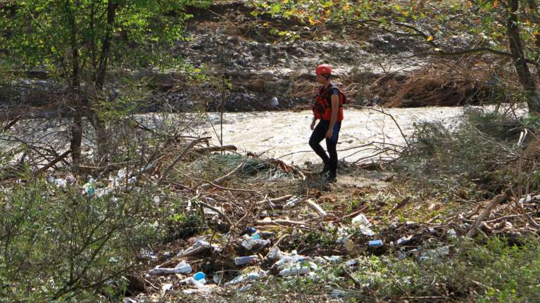 Βρέθηκε η 8χρονη που εξαφανίστηκε σε σχολική εκδρομή - Είχε χαθεί στο δάσος, την εντόπισε η ΕΜΑΚ