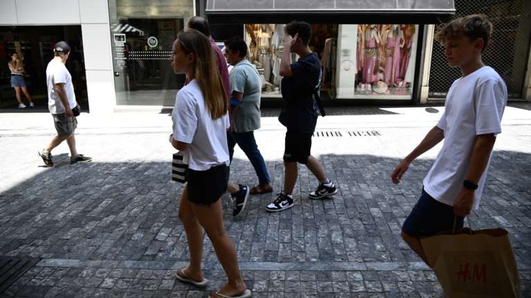 Τσουχτερά πρόστιμα 940.000 ευρώ για πλασματικές εκπτώσεις σε Κωτσόβολο, Γερμανό, Hondos και Sephora