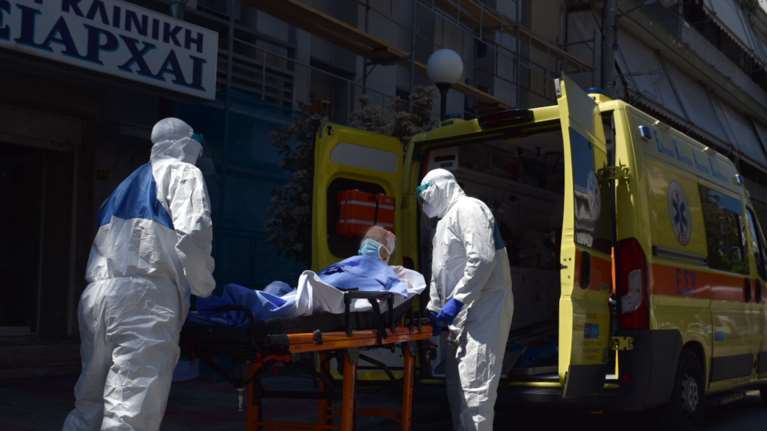 Νέο ύποπτο κρούσμα στην κλινική &quot;Ταξιάρχαι&quot; - Μεταφέρθηκε στο &quot;ΕΛΠΙΣ&quot;