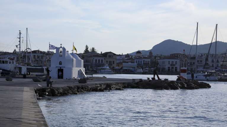 Συμβόλαιο &quot;ξυλοδαρμού&quot; στην Αίγινα: Τέσσερις συλλήψεις για την απόπειρα δολοφονίας της γνωστής ξενοδόχου και του γιου της