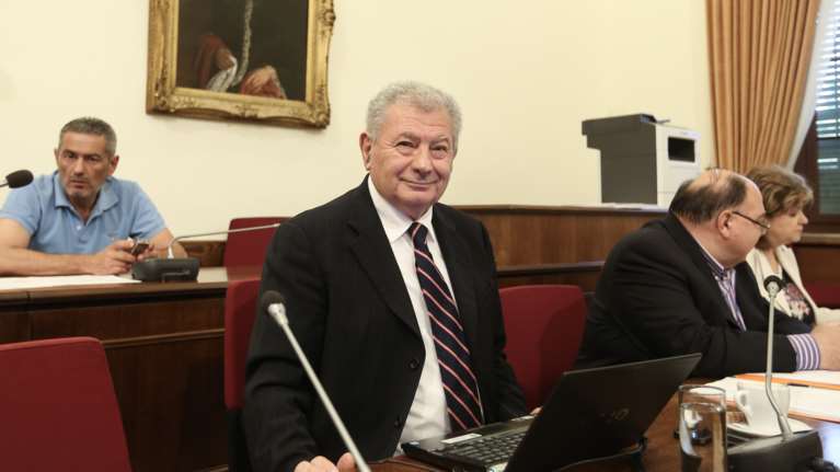 Υπόθεση Βαλυράκη: Όλα δείχνουν ότι πέθανε πριν πέσει στο νερό, λέει ο δικηγόρος της οικογένειας