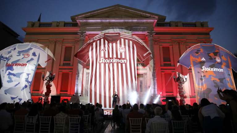 Ολυμπιακός: Παρουσίασε τις νέες του εμφανίσεις- Η κλασική ερυθρόλευκη και οι... παραλλαγές