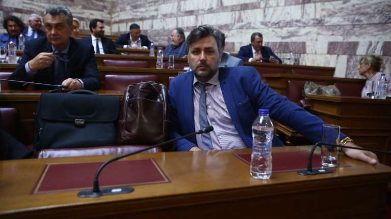 Ο Καλλιάνος διαψεύδει ότι έστειλε απειλητικά sms στον γιατρό: "Ήμουν σε κατάσταση σοκ και πανικού"