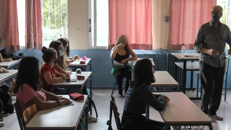 Το σχέδιο για το άνοιγμα των σχολείων - Μόσιαλος: &quot;Πάγωμα&quot; της απόφασης αν αυξηθούν τα κρούσματα