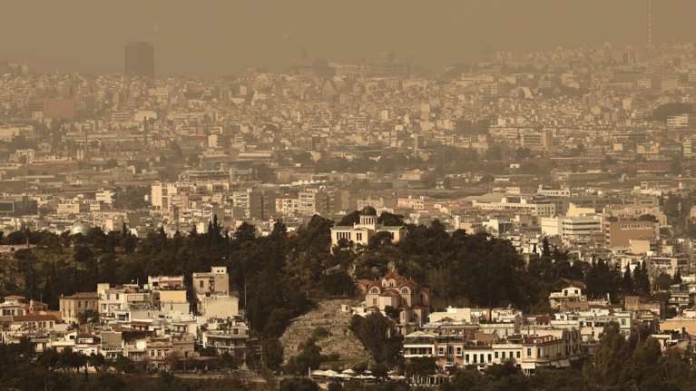 Κλέαρχος Μαρουσάκης: Καταφτάνει νέο κύμα αφρικανικής σκόνης - Οι τρεις περιοχές που θα &quot;σκεπάσει&quot; το καιρικό φαινόμενο