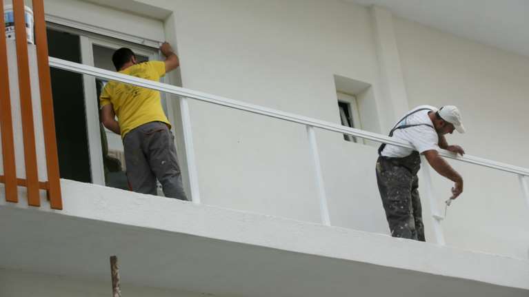 Καθίζηση της οικοδομικής δραστηριότητας τον Ιανουάριο - Βουτιά άνω του 37% σε όγκους και επιφάνειες