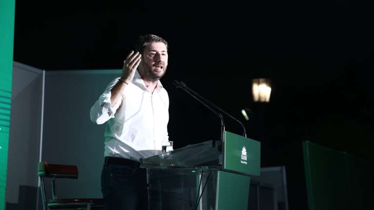 Εξιτήριο για τον Νίκο Ανδρουλάκη: Επιτυχής η επέμβαση για τη ρήξη χιαστού - Θα χρειαστεί φυσικοθεραπείες