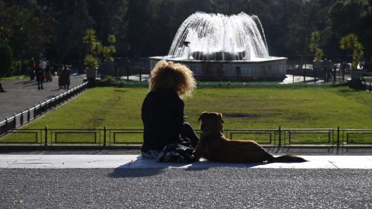 Καιρός: Ζέστη σε όλη τη χώρα με τον υδράργυρο στους 19 βαθμούς Κελσίου - Πού θα βρέξει