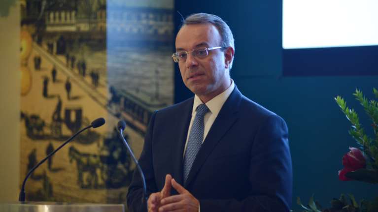 Παράθυρο Σταϊκούρα για νέα μέτρα στήριξης: 700 εκατ. ευρώ θα καταβληθούν στους πολίτες σήμερα και αύριο