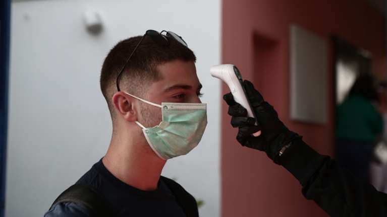 Πέτσας: Σημαντική πρόκληση το άνοιγμα των σχολείων – Ετοιμάζεται επικοινωνιακή καμπάνια