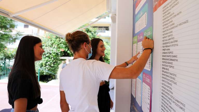 Πανελλήνιες 2022: Τέλος η αγωνία για τους υποψηφίους - Ανακοινώνονται αύριο μετά τις 13:00 οι βαθμοί - &quot;Λίγοι οι αριστούχοι&quot;